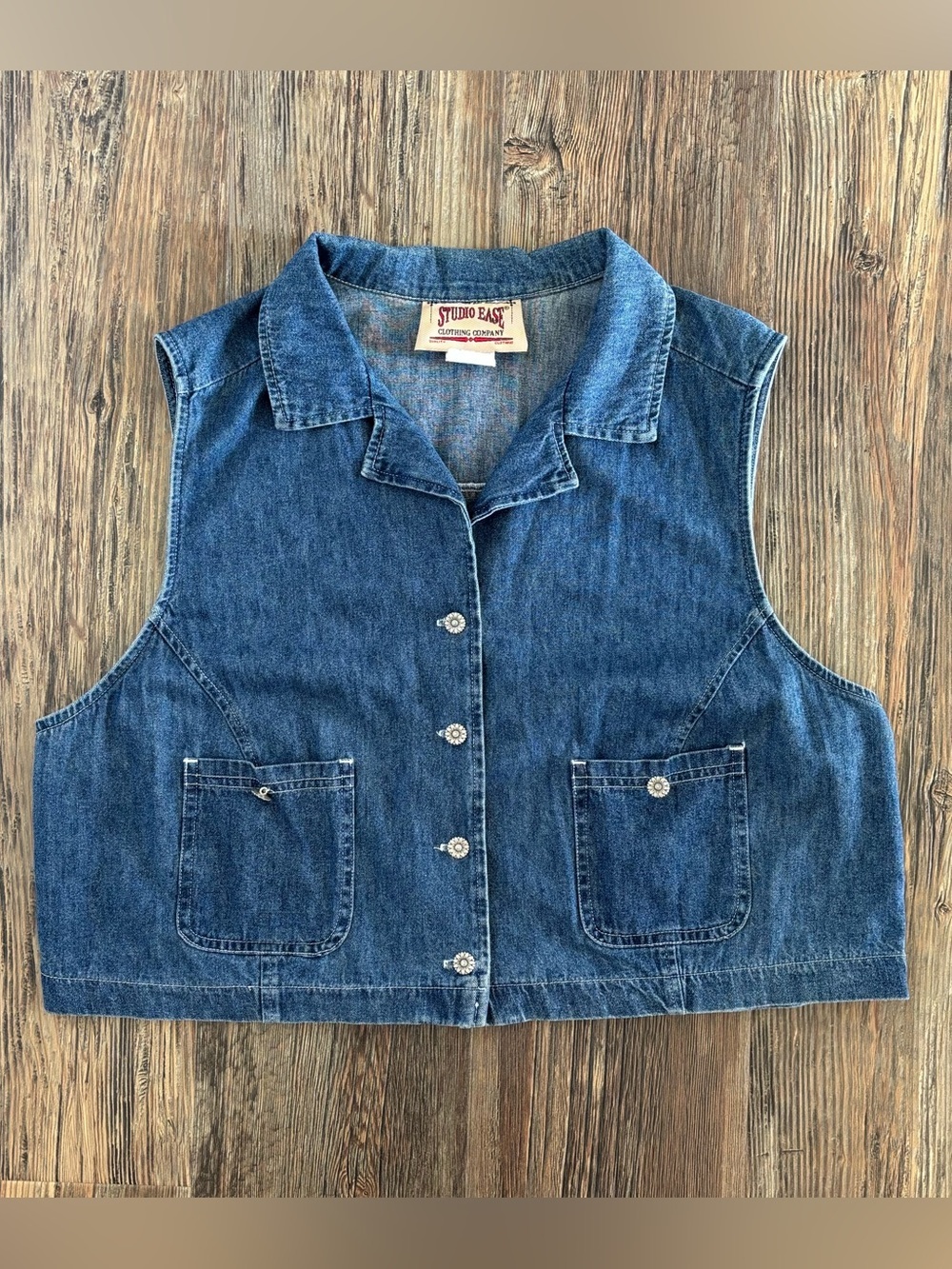 Vtg Studio Ease Cropped Sleeveless V-Neck Blue Denim Shirt 18W Flower Button 90s